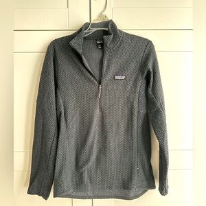 Women’s Patagonia R1 Air Half Zip pullover fleece. Size medium.